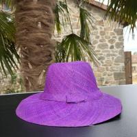 Chapeau de Madagascar violet