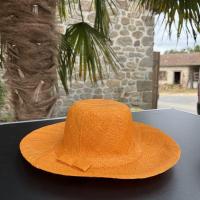 Chapeau de Madagascar orange