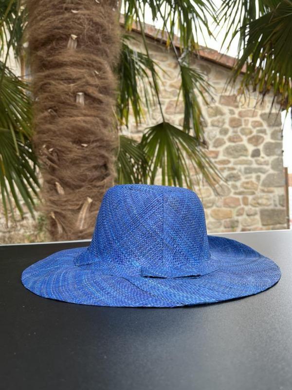 Chapeau de Madagascar bleu